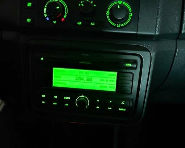 Черный Шкода Фабия, объемом двигателя 1.4 л и пробегом 212 тыс. км за 6200 $, фото 10 на Automoto.ua