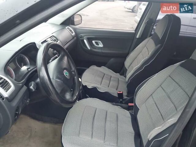 Черный Шкода Фабия, объемом двигателя 1.39 л и пробегом 346 тыс. км за 3500 $, фото 5 на Automoto.ua