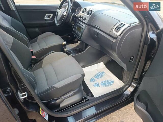 Черный Шкода Фабия, объемом двигателя 1.4 л и пробегом 219 тыс. км за 5999 $, фото 4 на Automoto.ua