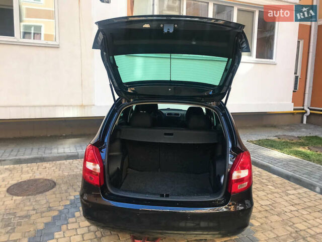 Черный Шкода Фабия, объемом двигателя 1.6 л и пробегом 200 тыс. км за 6900 $, фото 3 на Automoto.ua