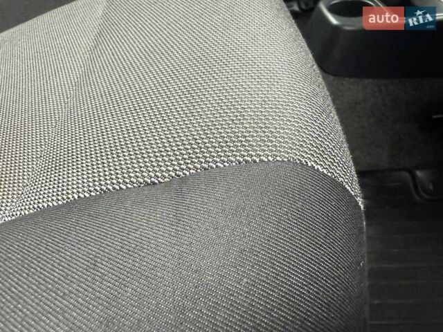 Черный Шкода Фабия, объемом двигателя 1.2 л и пробегом 225 тыс. км за 3250 $, фото 35 на Automoto.ua