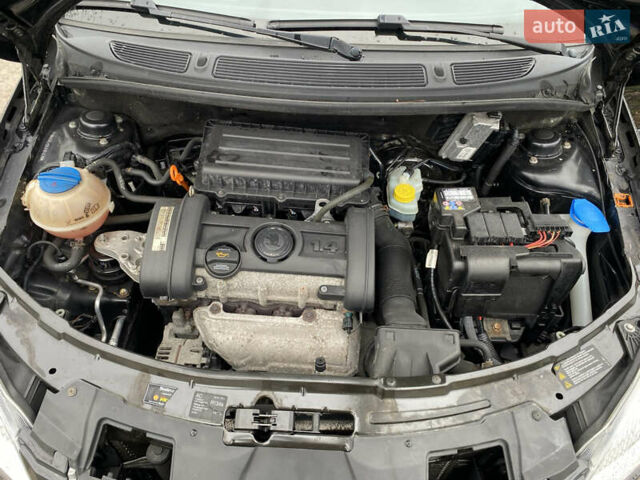 Черный Шкода Фабия, объемом двигателя 1.39 л и пробегом 210 тыс. км за 5800 $, фото 13 на Automoto.ua