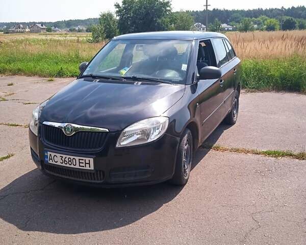 Черный Шкода Фабия, объемом двигателя 1.2 л и пробегом 227 тыс. км за 4200 $, фото 2 на Automoto.ua