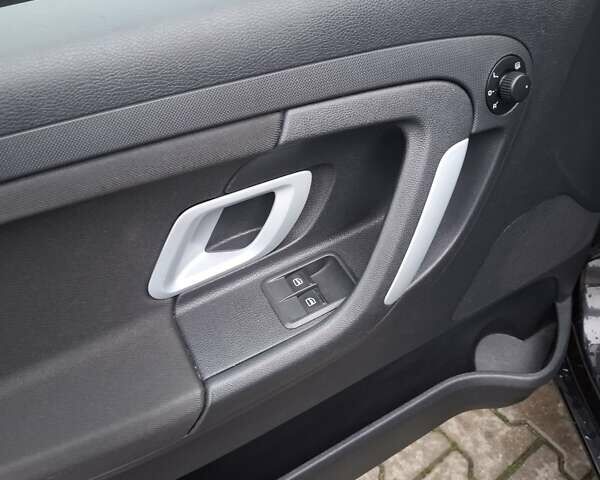 Черный Шкода Фабия, объемом двигателя 1.39 л и пробегом 227 тыс. км за 5499 $, фото 11 на Automoto.ua