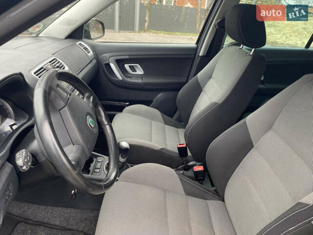 Черный Шкода Фабия, объемом двигателя 1.39 л и пробегом 210 тыс. км за 5800 $, фото 9 на Automoto.ua