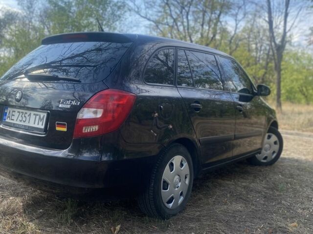 Черный Шкода Фабия, объемом двигателя 1.2 л и пробегом 250 тыс. км за 4400 $, фото 3 на Automoto.ua