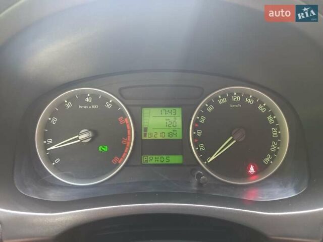 Черный Шкода Фабия, объемом двигателя 1.6 л и пробегом 210 тыс. км за 6500 $, фото 23 на Automoto.ua