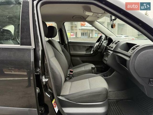 Черный Шкода Фабия, объемом двигателя 1.2 л и пробегом 225 тыс. км за 3250 $, фото 30 на Automoto.ua