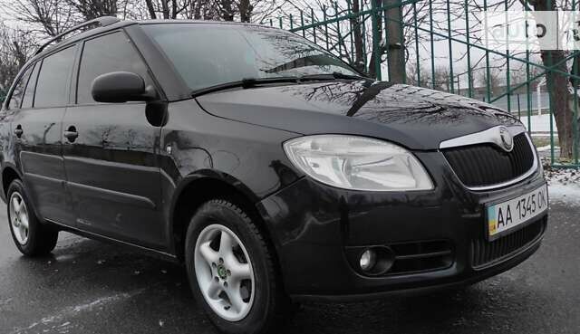 Черный Шкода Фабия, объемом двигателя 1.39 л и пробегом 215 тыс. км за 5100 $, фото 3 на Automoto.ua