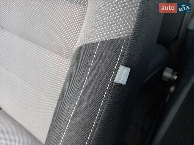 Черный Шкода Фабия, объемом двигателя 1.6 л и пробегом 210 тыс. км за 6500 $, фото 17 на Automoto.ua