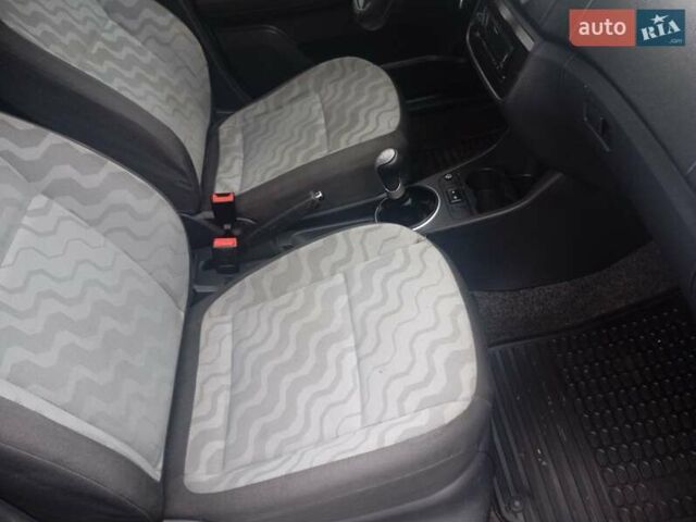 Черный Шкода Фабия, объемом двигателя 1.39 л и пробегом 186 тыс. км за 4750 $, фото 3 на Automoto.ua