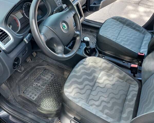 Черный Шкода Фабия, объемом двигателя 1.2 л и пробегом 273 тыс. км за 5000 $, фото 17 на Automoto.ua