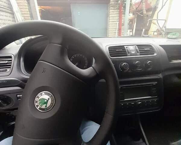 Черный Шкода Фабия, объемом двигателя 1.39 л и пробегом 170 тыс. км за 6900 $, фото 3 на Automoto.ua