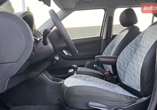 Черный Шкода Фабия, объемом двигателя 1.4 л и пробегом 195 тыс. км за 5850 $, фото 35 на Automoto.ua