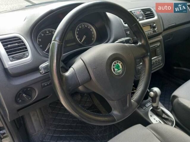 Черный Шкода Фабия, объемом двигателя 1.6 л и пробегом 210 тыс. км за 6500 $, фото 16 на Automoto.ua