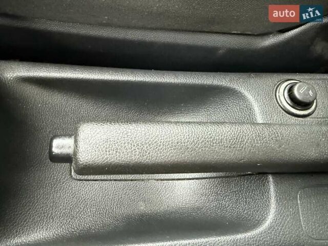 Черный Шкода Фабия, объемом двигателя 1.2 л и пробегом 225 тыс. км за 3250 $, фото 44 на Automoto.ua