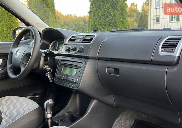 Черный Шкода Фабия, объемом двигателя 1.4 л и пробегом 195 тыс. км за 5850 $, фото 45 на Automoto.ua