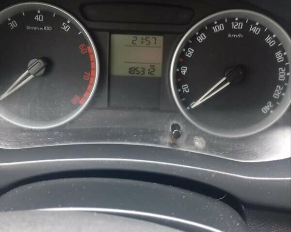 Черный Шкода Фабия, объемом двигателя 1.39 л и пробегом 186 тыс. км за 4750 $, фото 11 на Automoto.ua