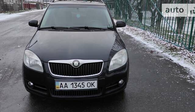 Черный Шкода Фабия, объемом двигателя 1.39 л и пробегом 215 тыс. км за 5100 $, фото 2 на Automoto.ua