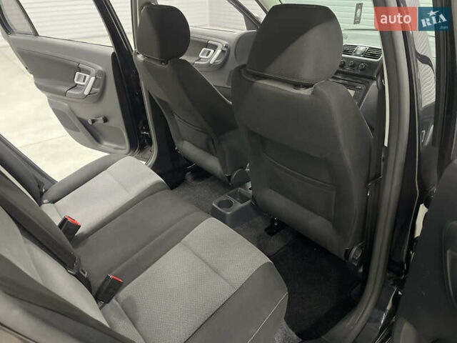 Чорний Шкода Фабія, об'ємом двигуна 1.6 л та пробігом 260 тис. км за 5950 $, фото 4 на Automoto.ua