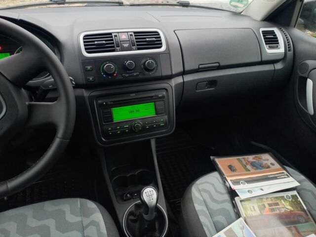 Черный Шкода Фабия, объемом двигателя 1.4 л и пробегом 212 тыс. км за 6300 $, фото 5 на Automoto.ua