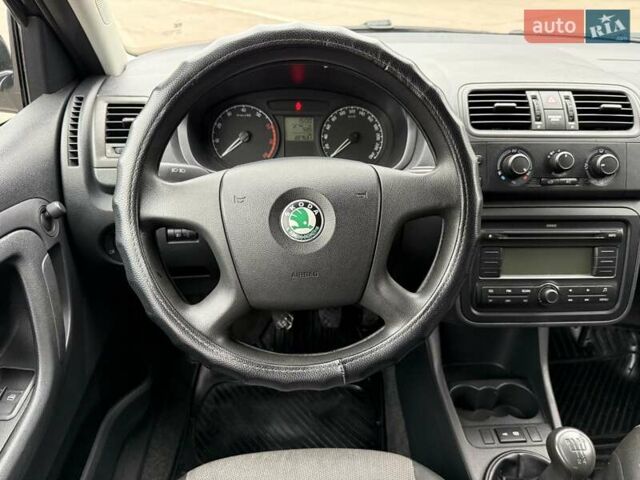 Черный Шкода Фабия, объемом двигателя 1.2 л и пробегом 225 тыс. км за 3250 $, фото 51 на Automoto.ua