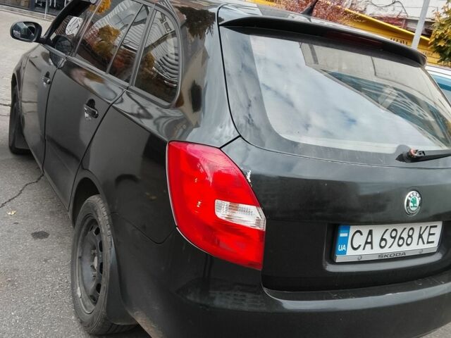 Черный Шкода Фабия, объемом двигателя 1.2 л и пробегом 317 тыс. км за 3300 $, фото 2 на Automoto.ua