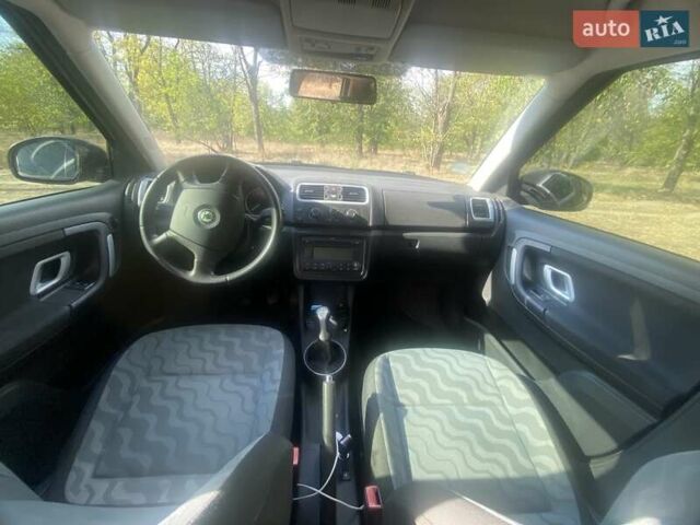 Черный Шкода Фабия, объемом двигателя 1.2 л и пробегом 250 тыс. км за 4500 $, фото 9 на Automoto.ua
