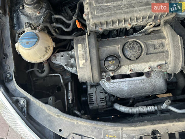 Черный Шкода Фабия, объемом двигателя 1.39 л и пробегом 222 тыс. км за 4750 $, фото 24 на Automoto.ua