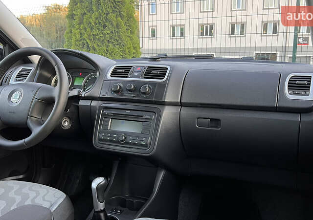 Черный Шкода Фабия, объемом двигателя 1.4 л и пробегом 195 тыс. км за 5850 $, фото 26 на Automoto.ua