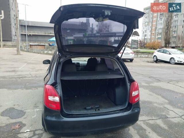 Черный Шкода Фабия, объемом двигателя 1.39 л и пробегом 346 тыс. км за 3500 $, фото 4 на Automoto.ua