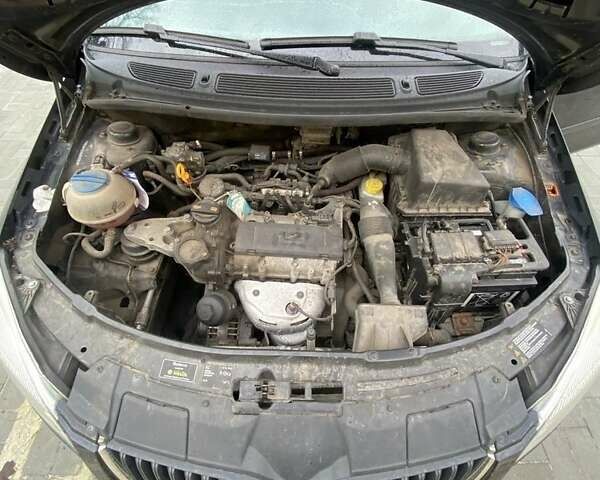 Черный Шкода Фабия, объемом двигателя 1.2 л и пробегом 174 тыс. км за 5193 $, фото 6 на Automoto.ua