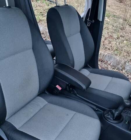 Черный Шкода Фабия, объемом двигателя 1.42 л и пробегом 248 тыс. км за 5000 $, фото 13 на Automoto.ua