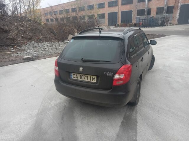 Черный Шкода Фабия, объемом двигателя 1.6 л и пробегом 211 тыс. км за 5500 $, фото 3 на Automoto.ua