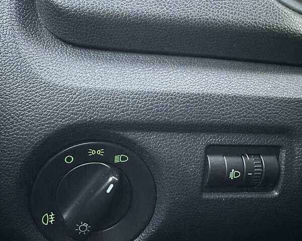 Чорний Шкода Фабія, об'ємом двигуна 1.39 л та пробігом 172 тис. км за 5999 $, фото 29 на Automoto.ua
