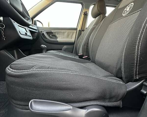 Черный Шкода Фабия, объемом двигателя 1.39 л и пробегом 172 тыс. км за 5999 $, фото 25 на Automoto.ua