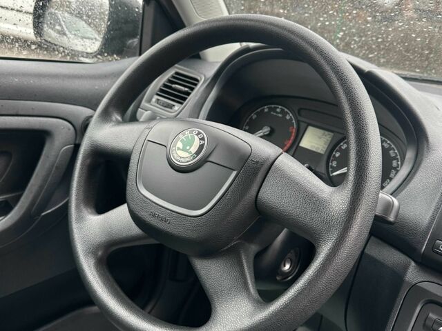 Чорний Шкода Фабія, об'ємом двигуна 1.2 л та пробігом 184 тис. км за 4600 $, фото 6 на Automoto.ua