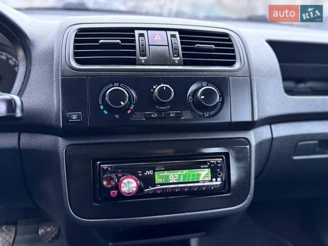 Черный Шкода Фабия, объемом двигателя 1.39 л и пробегом 207 тыс. км за 5799 $, фото 12 на Automoto.ua