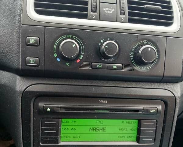 Черный Шкода Фабия, объемом двигателя 1.4 л и пробегом 194 тыс. км за 5500 $, фото 2 на Automoto.ua