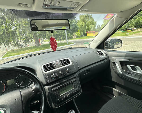 Черный Шкода Фабия, объемом двигателя 1.39 л и пробегом 225 тыс. км за 5650 $, фото 24 на Automoto.ua