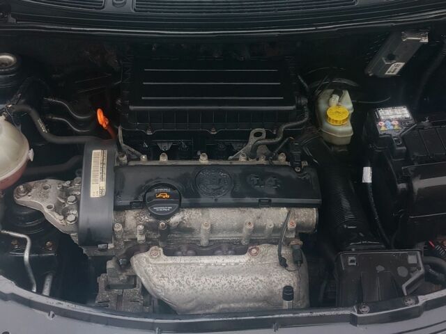 Черный Шкода Фабия, объемом двигателя 1.4 л и пробегом 200 тыс. км за 5200 $, фото 6 на Automoto.ua