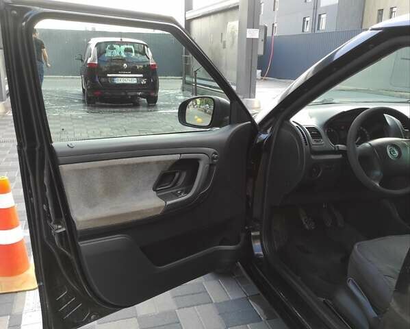 Чорний Шкода Фабія, об'ємом двигуна 1.39 л та пробігом 163 тис. км за 4600 $, фото 5 на Automoto.ua