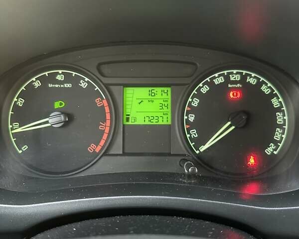 Чорний Шкода Фабія, об'ємом двигуна 1.39 л та пробігом 172 тис. км за 5999 $, фото 32 на Automoto.ua