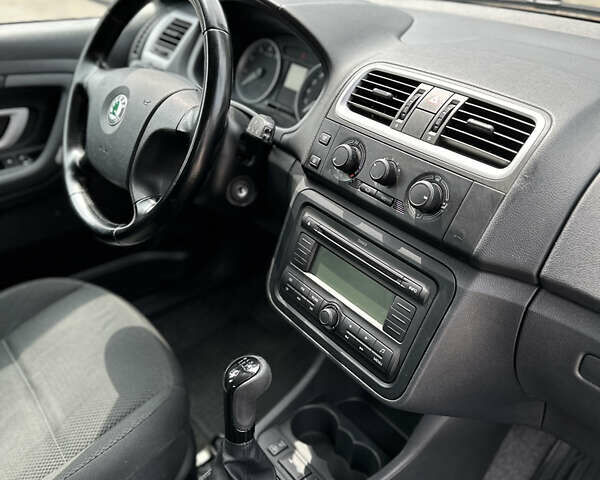 Черный Шкода Фабия, объемом двигателя 1.39 л и пробегом 225 тыс. км за 5650 $, фото 19 на Automoto.ua