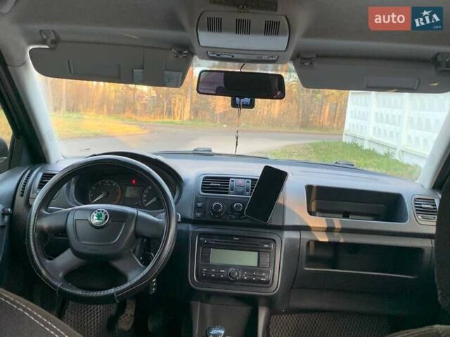 Чорний Шкода Фабія, об'ємом двигуна 1.39 л та пробігом 280 тис. км за 4900 $, фото 5 на Automoto.ua