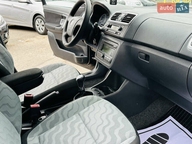 Черный Шкода Фабия, объемом двигателя 1.4 л и пробегом 175 тыс. км за 6300 $, фото 29 на Automoto.ua