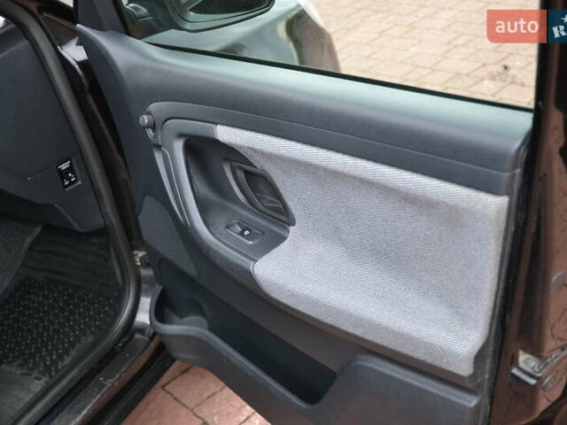Черный Шкода Фабия, объемом двигателя 1.2 л и пробегом 190 тыс. км за 4700 $, фото 33 на Automoto.ua