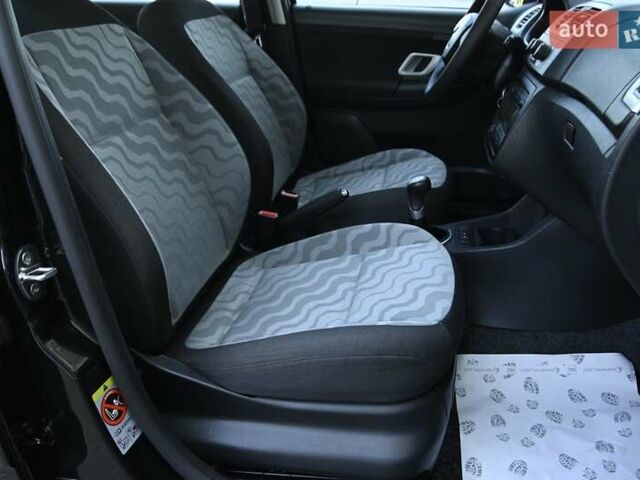 Черный Шкода Фабия, объемом двигателя 1.4 л и пробегом 235 тыс. км за 5800 $, фото 32 на Automoto.ua