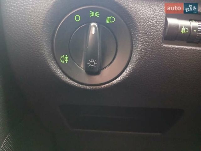 Черный Шкода Фабия, объемом двигателя 1.4 л и пробегом 194 тыс. км за 5500 $, фото 3 на Automoto.ua