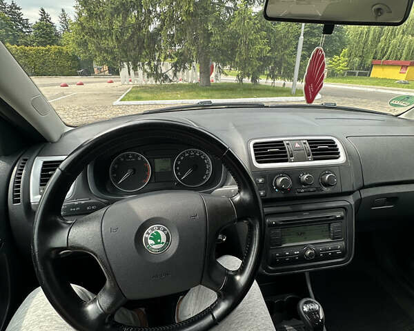 Черный Шкода Фабия, объемом двигателя 1.39 л и пробегом 225 тыс. км за 5650 $, фото 23 на Automoto.ua